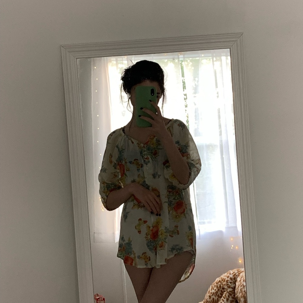 cute flowy floral top !